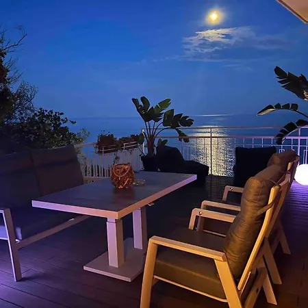 Silenzio E Relax Fronte Mare A Апартаменты Варацце